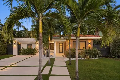 8033 Noremac Ave, Miami Beach: photo 1 of 39