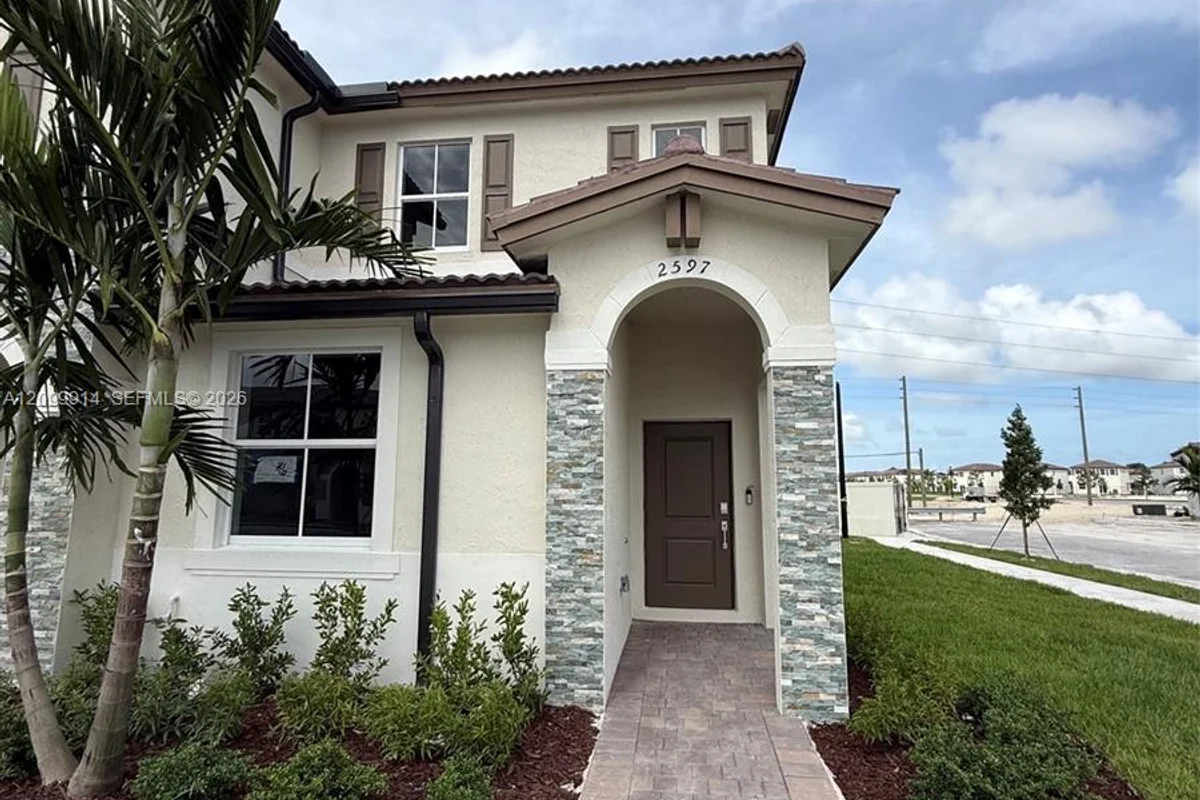 2597 SE 25th Dr, Homestead: photo 1 of 17
