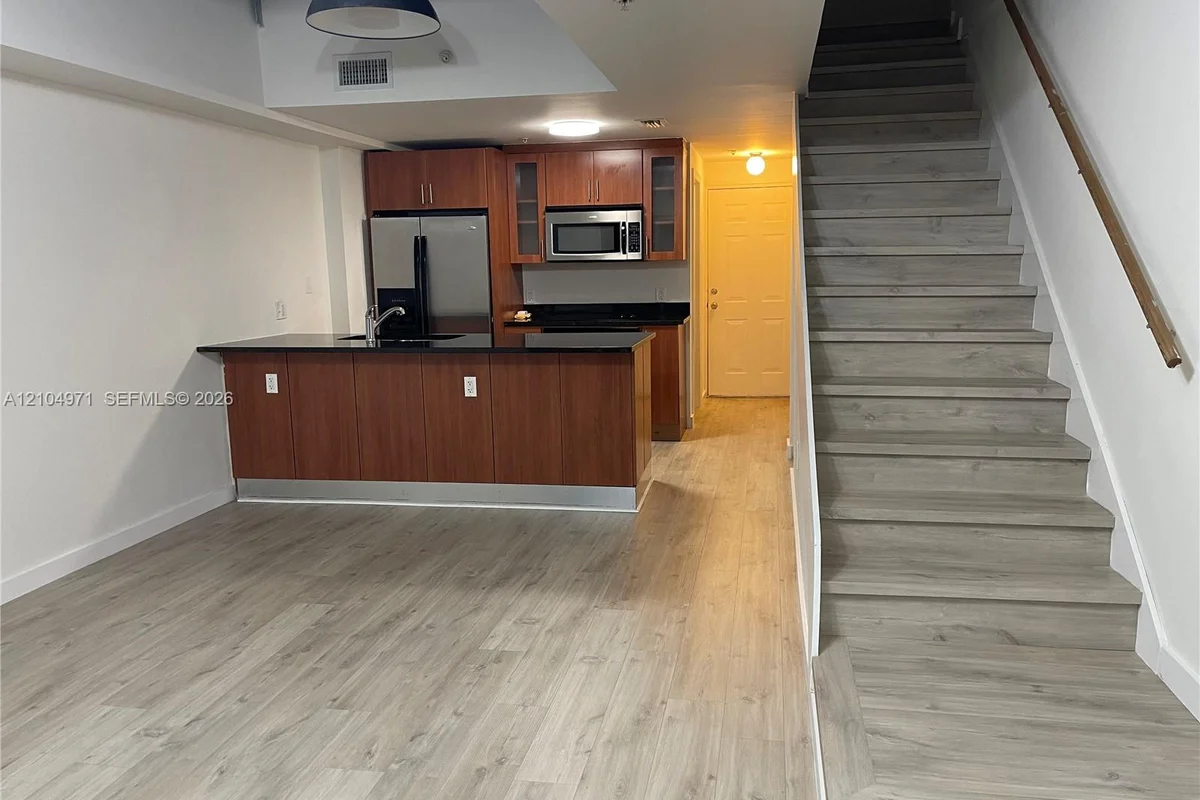 1712 SW 2nd Ave #508, Miami: photo 1 of 10