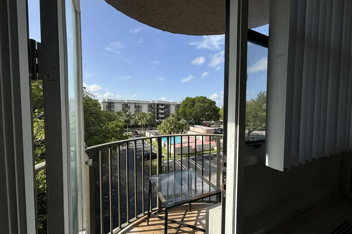 2771 Riverside Dr #403-A, Coral Springs: photo 1 of 10