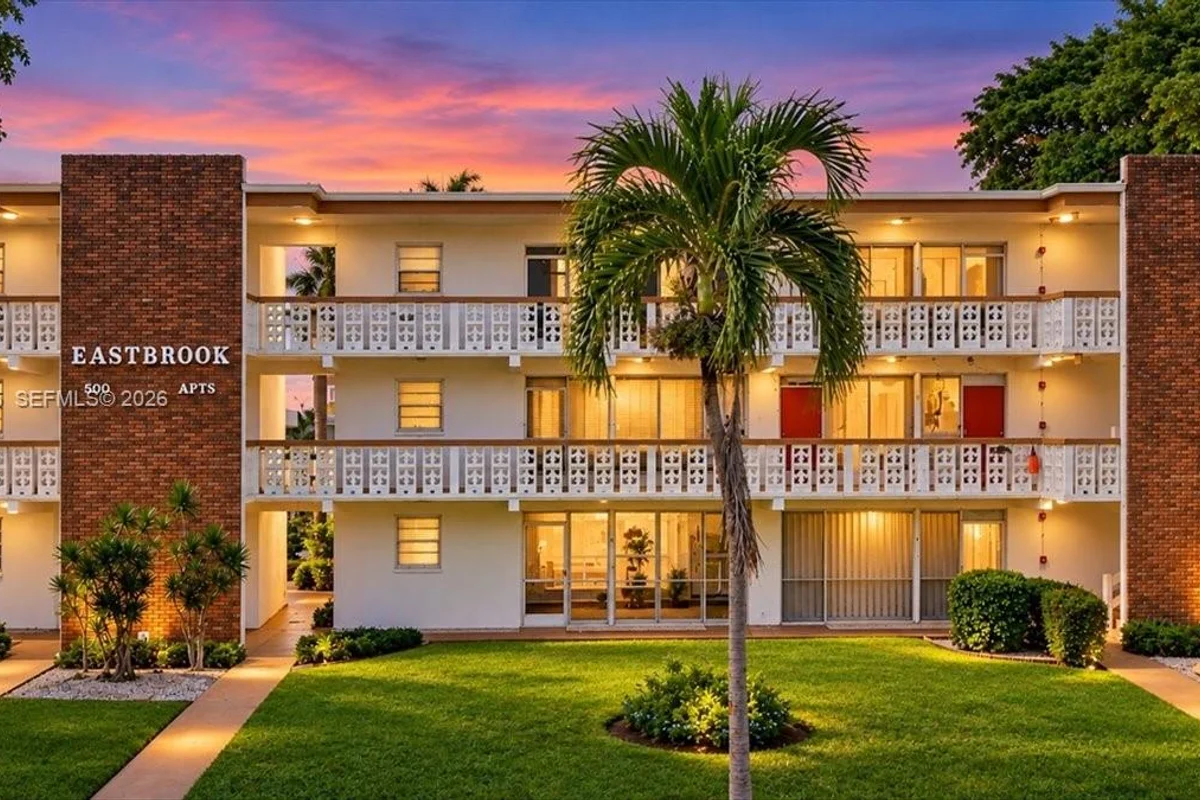 500 S Luna Ct #3, Hollywood: photo 1 of 55