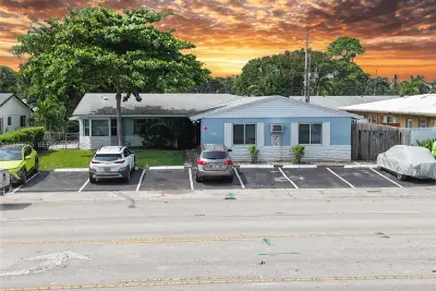 5861 NE 18th Ave, Fort Lauderdale: photo 1 of 22
