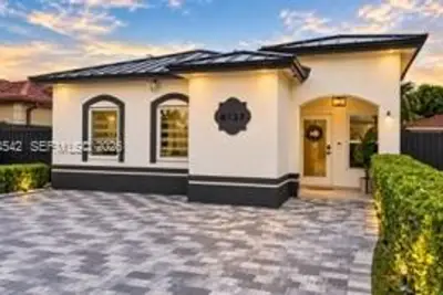 8137 NW 199th Ter, Hialeah: photo 1 of 49