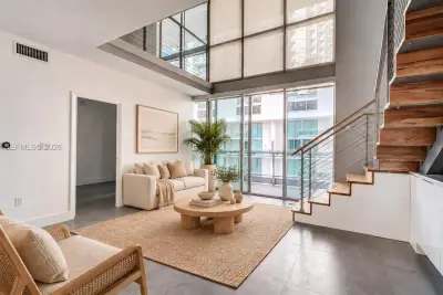 90 SW 3rd St #TH706, Miami: photo 1 of 37