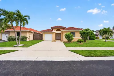 8949 SW 215 Ter, Cutler Bay: photo 1 of 41