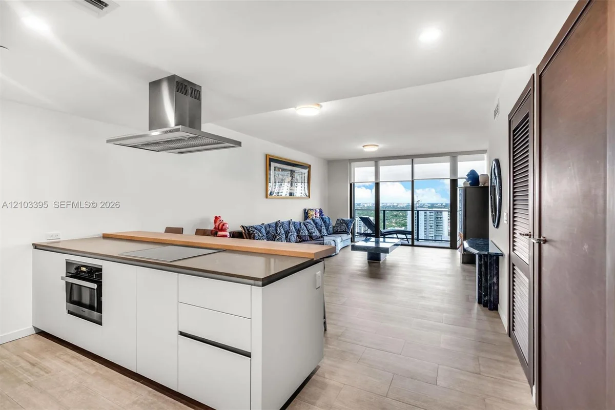 1000 Brickell Plz #3110, Miami: photo 1 of 39