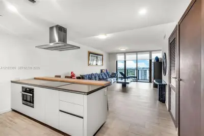 1000 Brickell Plz #3110, Miami: photo 1 of 39