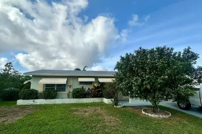 4106 NW 47th St, Tamarac: photo 1 of 23