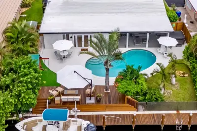 160 SE 9th St, Pompano Beach: photo 1 of 37
