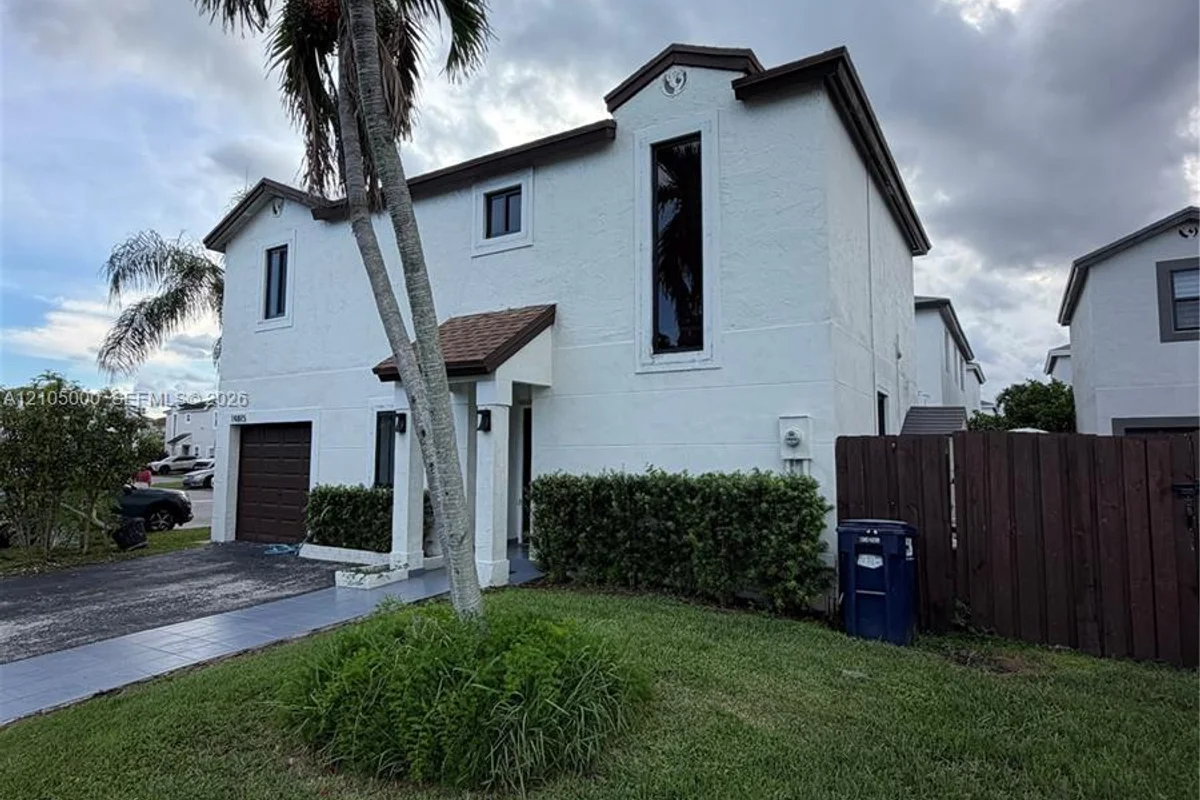 14815 SW 90th Ter, Miami: photo 1 of 26
