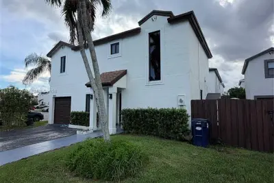 14815 SW 90th Ter, Miami: photo 1 of 26
