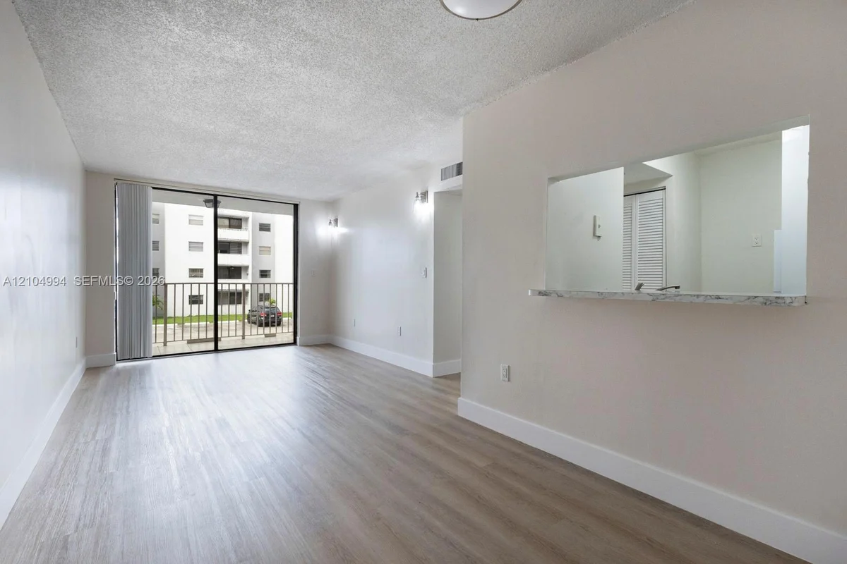 8145 NW 7th St #211, Miami: photo 1 of 15