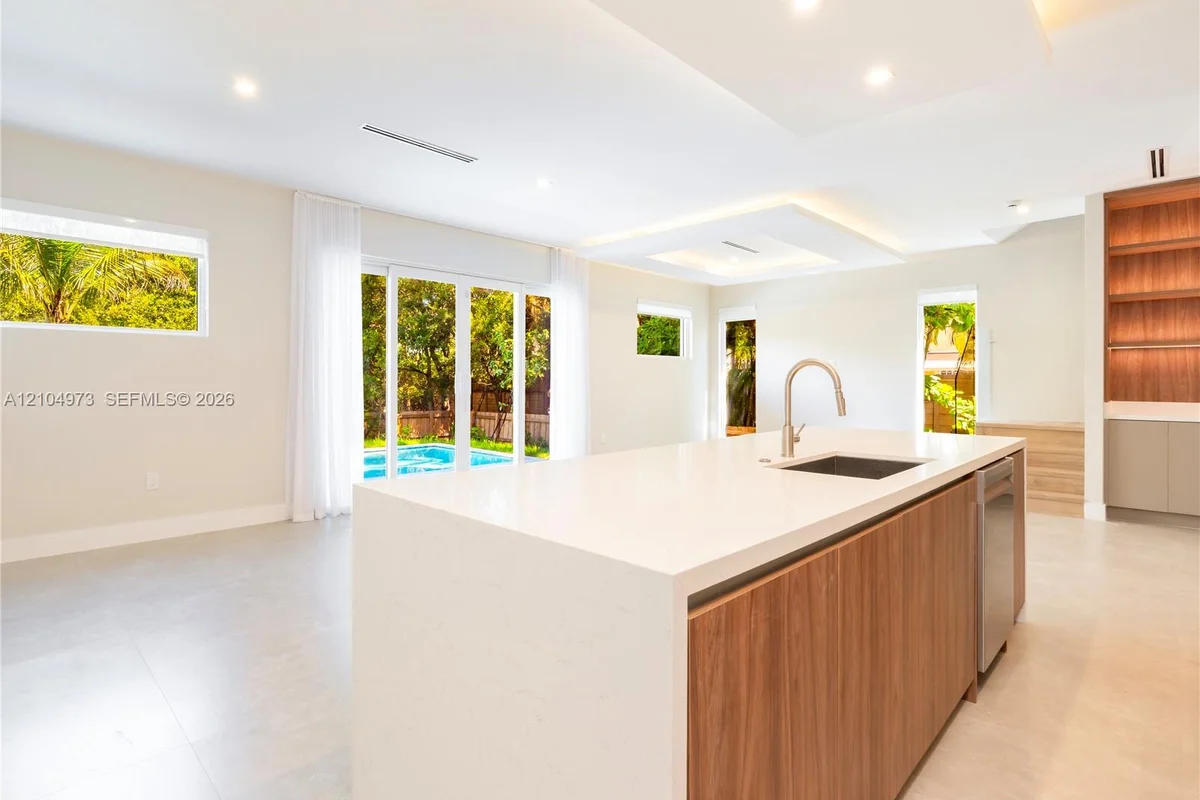 1701 SW 23rd St, Fort Lauderdale: photo 1 of 30