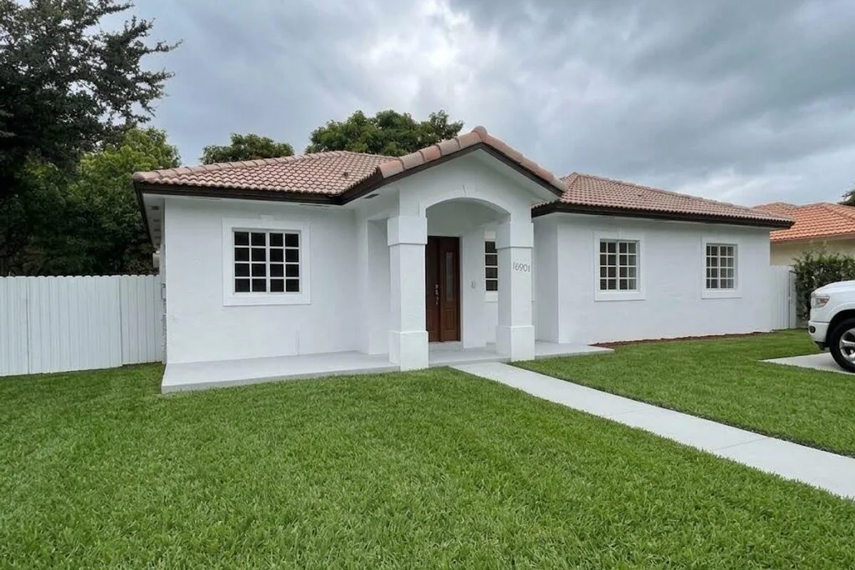 16307 NW 91st Ave, Miami Lakes: photo 1 of 9