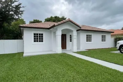 16307 NW 91st Ave, Miami Lakes: photo 1 of 9