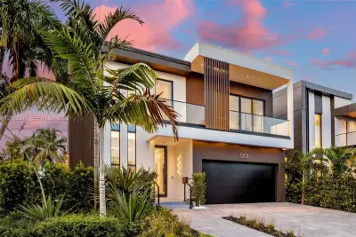 3201 NE 26th St, Fort Lauderdale: photo 1 of 37