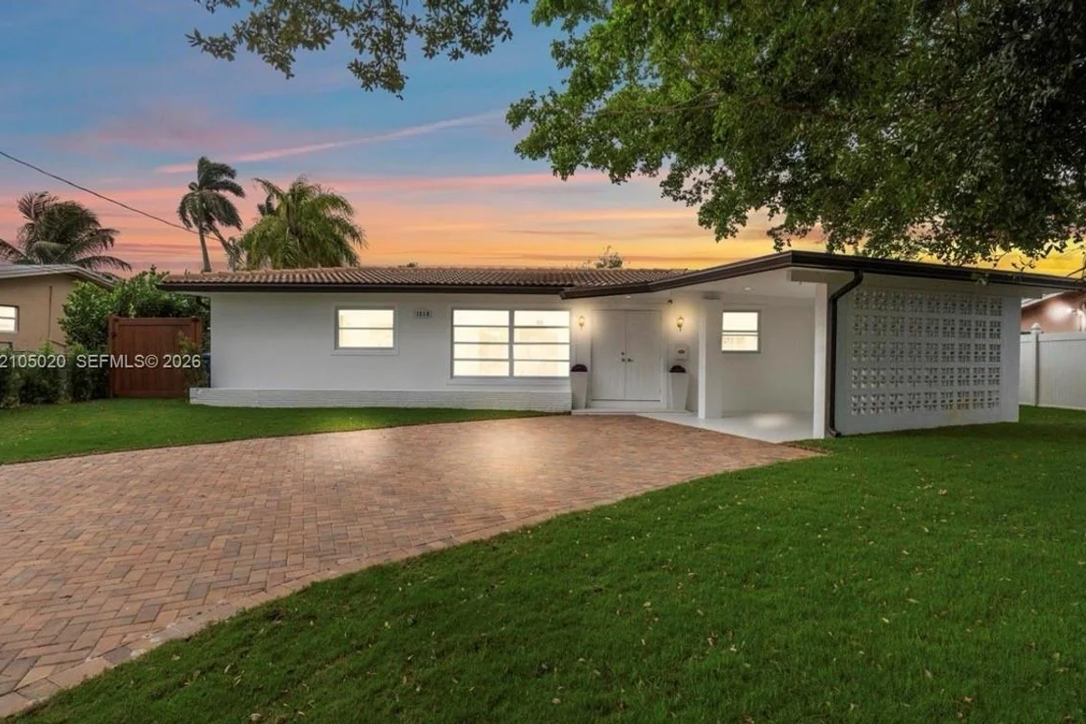 1910 NW 36th St, Oakland Park: photo 1 of 29