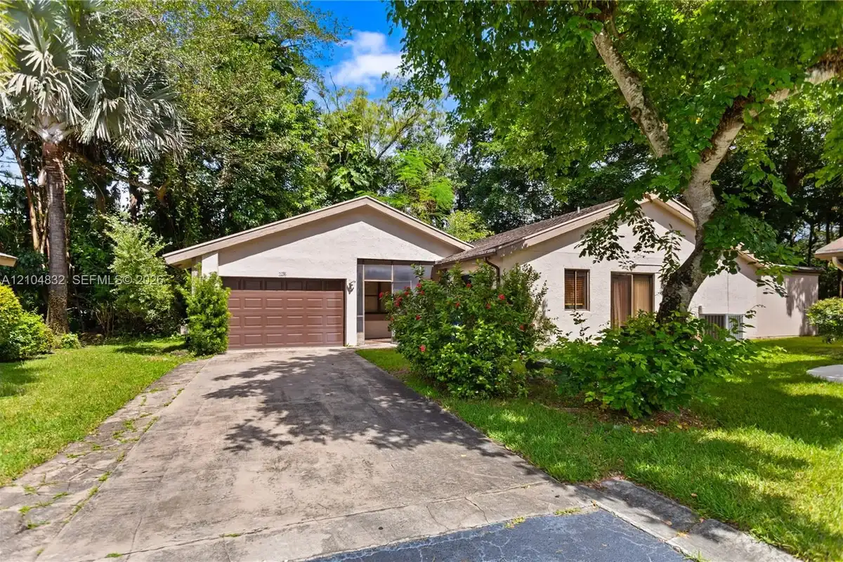 2236 Seagrape Cir, Coconut Creek: photo 1 of 32