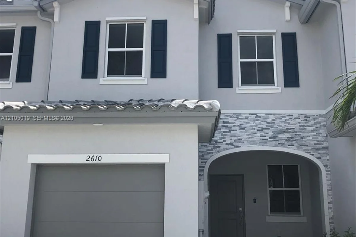 2610 SE 13th St, Homestead: photo 1 of 24