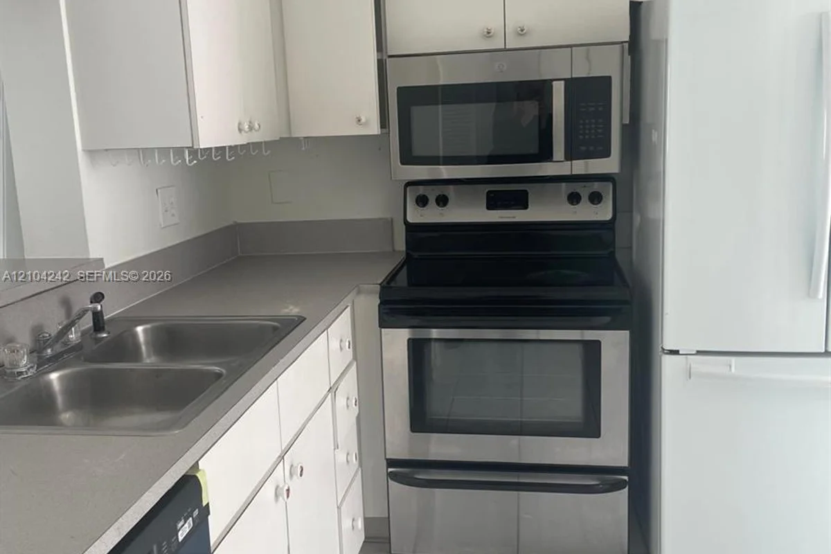 12025 SW 14th St #203, Miami: photo 1 of 5