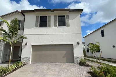 23087 SW 131st Ave, Miami: photo 1 of 31