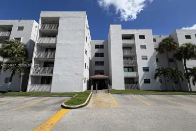 8075 NW 7th St #321, Miami: photo 1 of 15