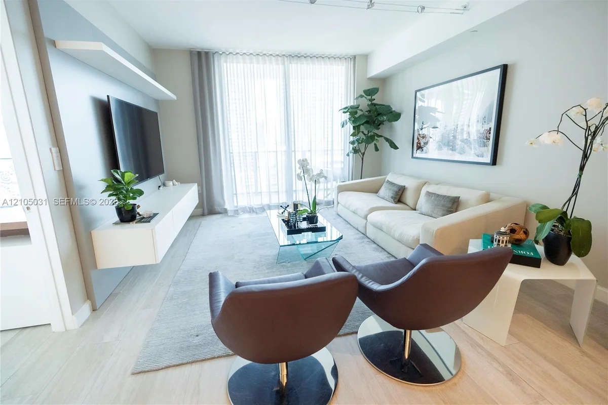 45 SW 9th St #1705, Miami: photo 1 of 35