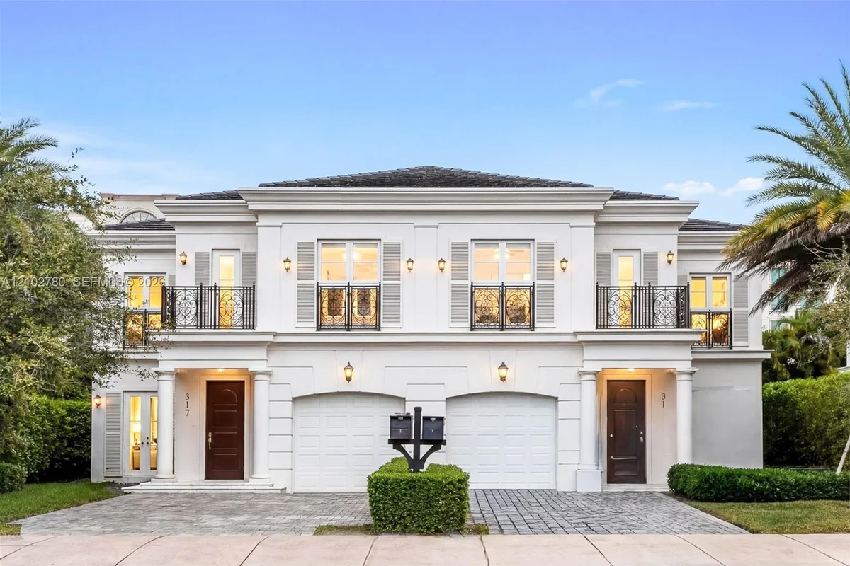 315 Santander Ave, Coral Gables: photo 1 of 19