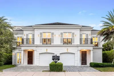 315 Santander Ave, Coral Gables: photo 1 of 19