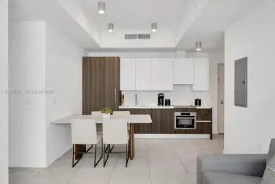 239 SW 9th St #1603, Miami: photo 1 of 29