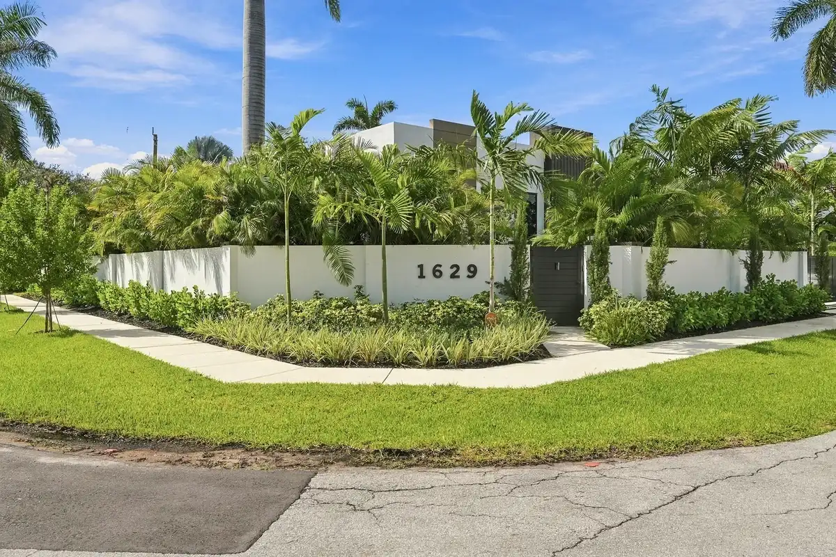 1629 NE 1st Ave, Fort Lauderdale: photo 1 of 61