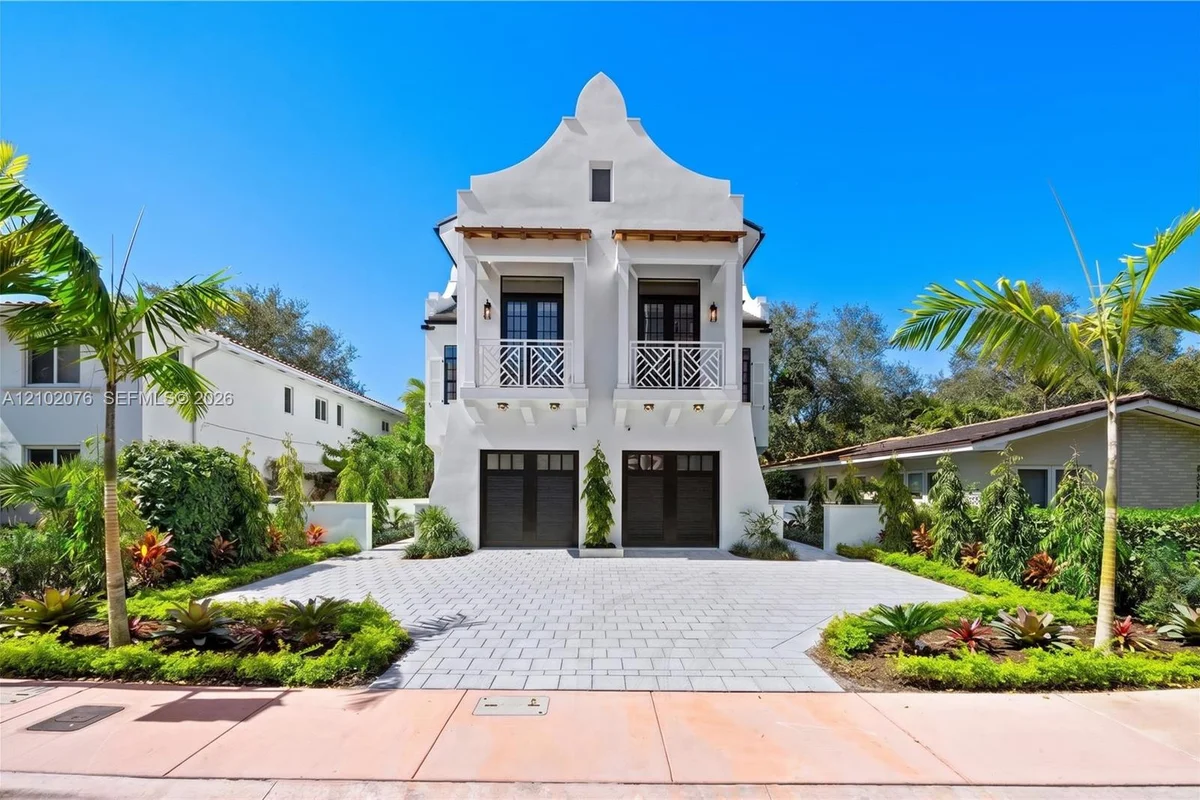 2710 Le Jeune Rd, Coral Gables: photo 1 of 18