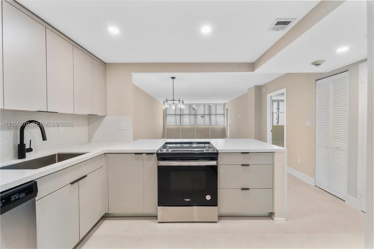 1420 Brickell Bay Dr #1202E, Miami: photo 1 of 18