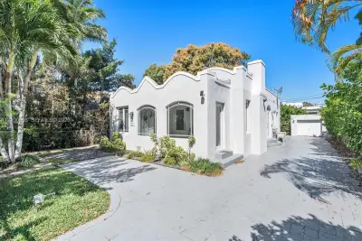 2231 SW 17th St, Miami: photo 1 of 40