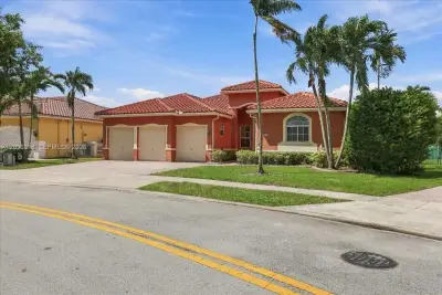 2032 SW 118th Ave, Miramar: photo 1 of 15