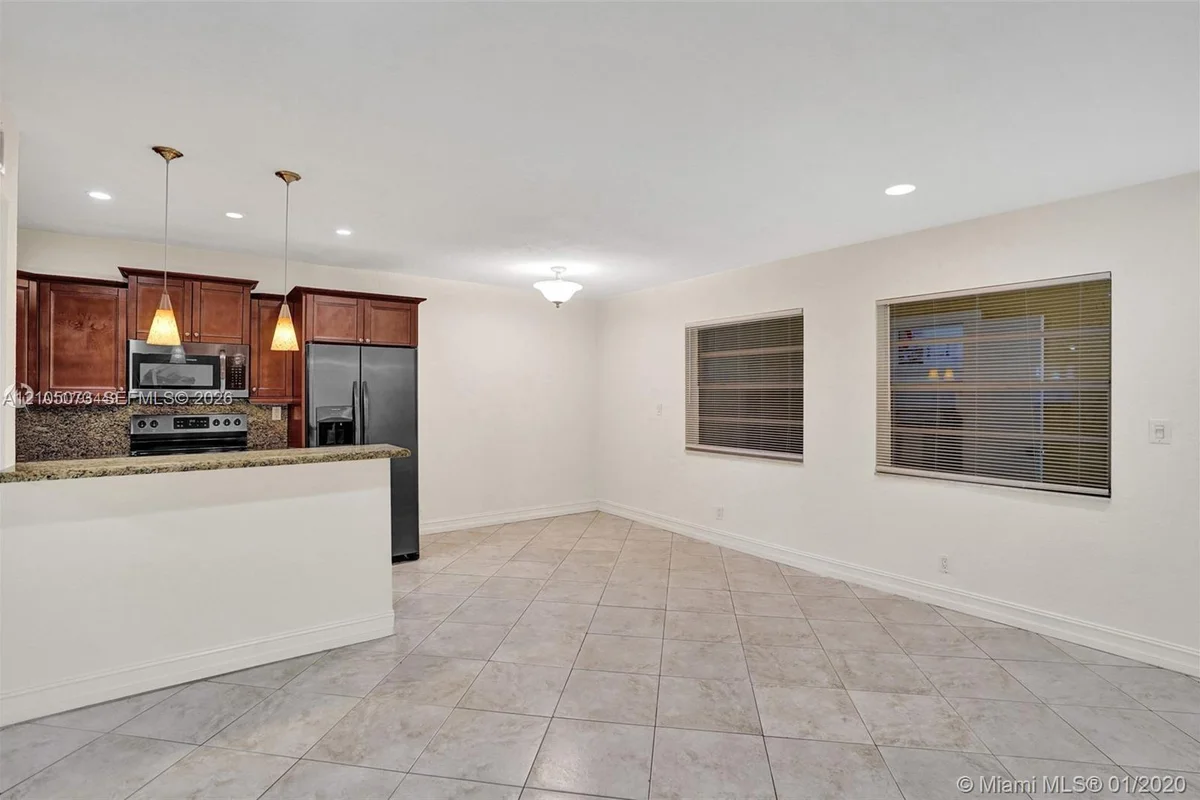 4050 NE 12th Ter #35-2, Oakland Park: photo 1 of 12