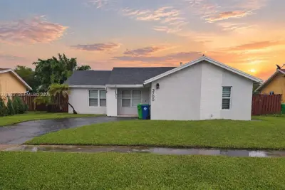 3700 NW 119th Ave, Sunrise: photo 1 of 9