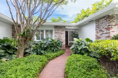 6915 Barquera St, Coral Gables: photo 1 of 23