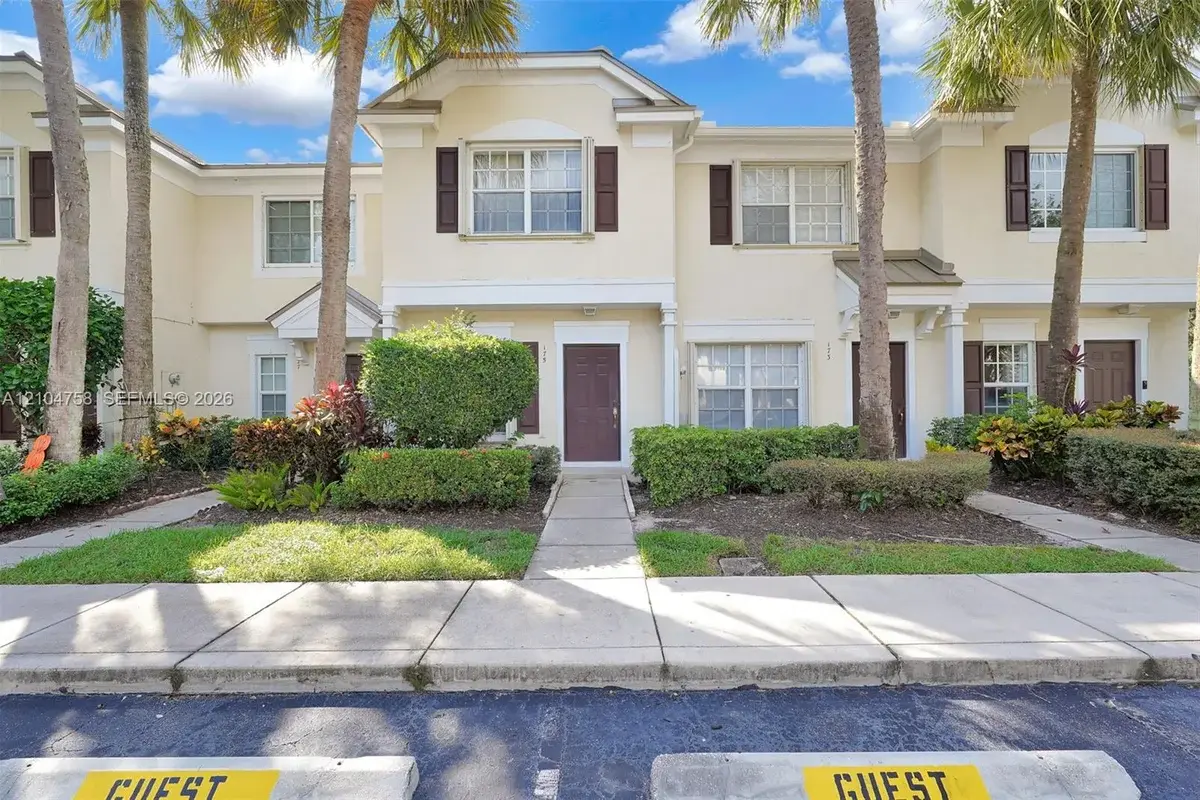 175 SW 96th Ave, Plantation: photo 1 of 12