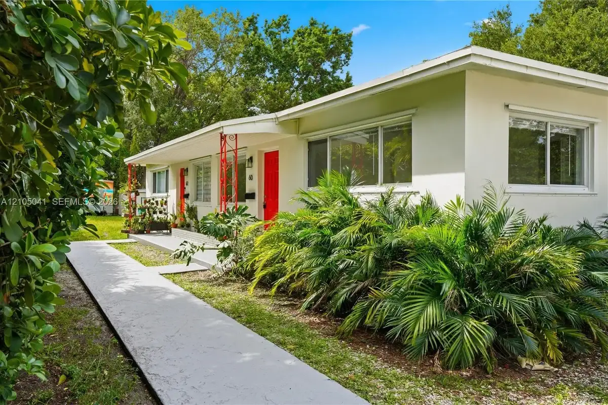 62 NW 42nd St, Miami: photo 1 of 18
