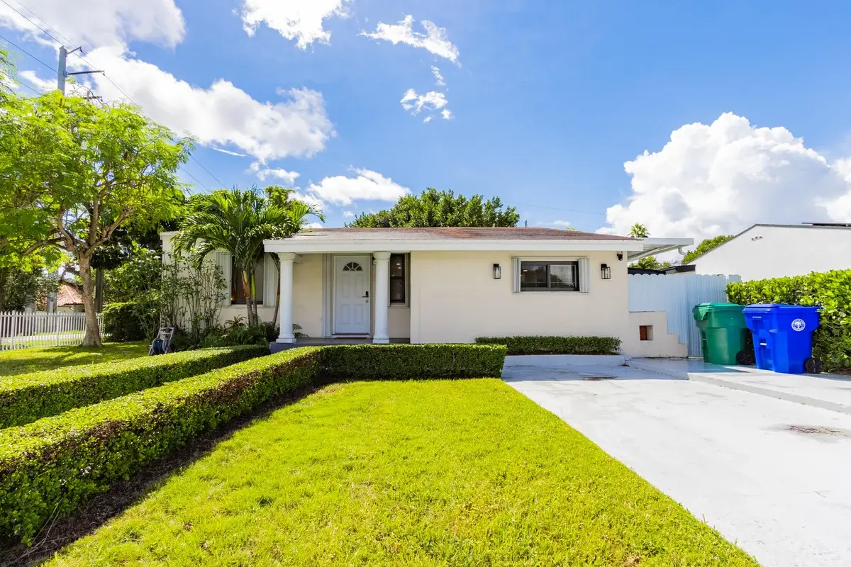 4300 SW 5th Ter, Miami: photo 1 of 37