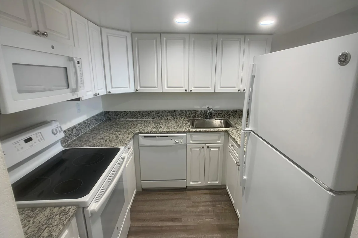 19455 NE 10 Ave #4-506, North Miami Beach: photo 1 of 13