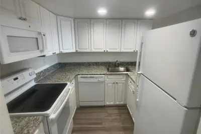 19455 NE 10 Ave #4-506, North Miami Beach: photo 1 of 13