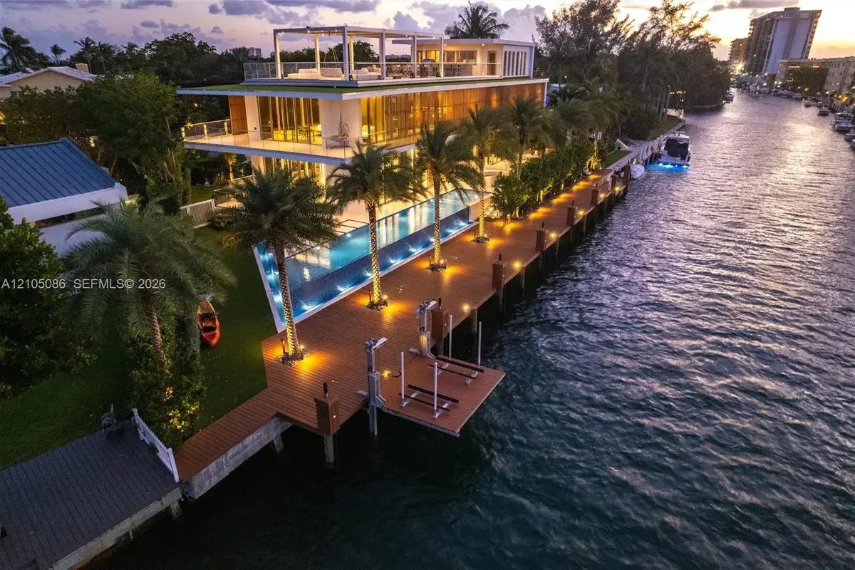 13390 Biscayne Bay Dr, North Miami: photo 1 of 21