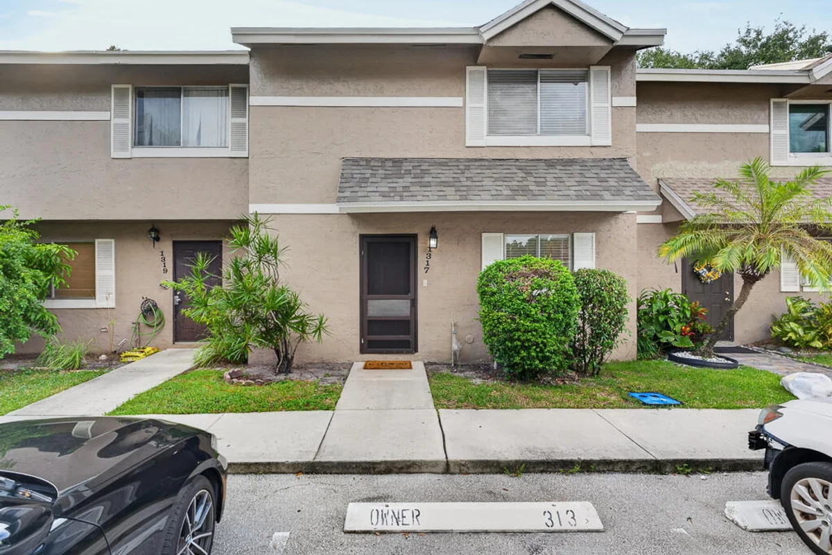 1317 Sussex Dr, North Lauderdale: photo 1 of 33