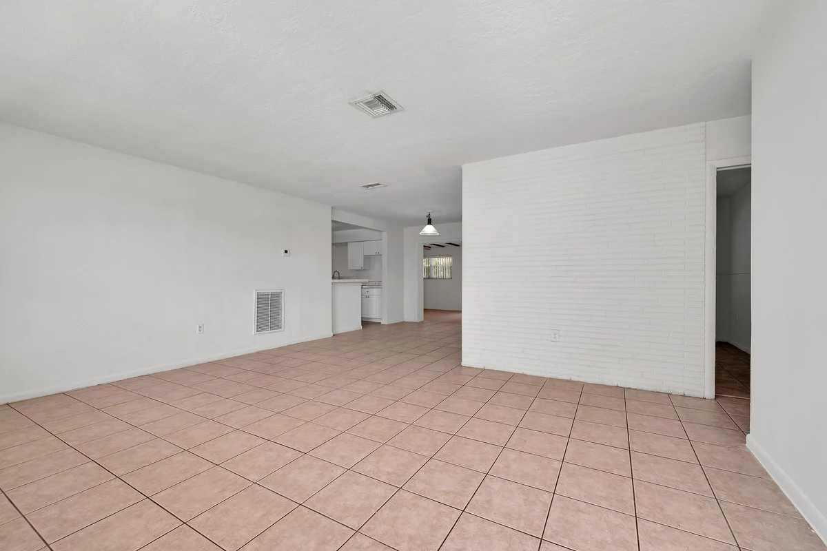6481 Pierce St, Hollywood: photo 1 of 34