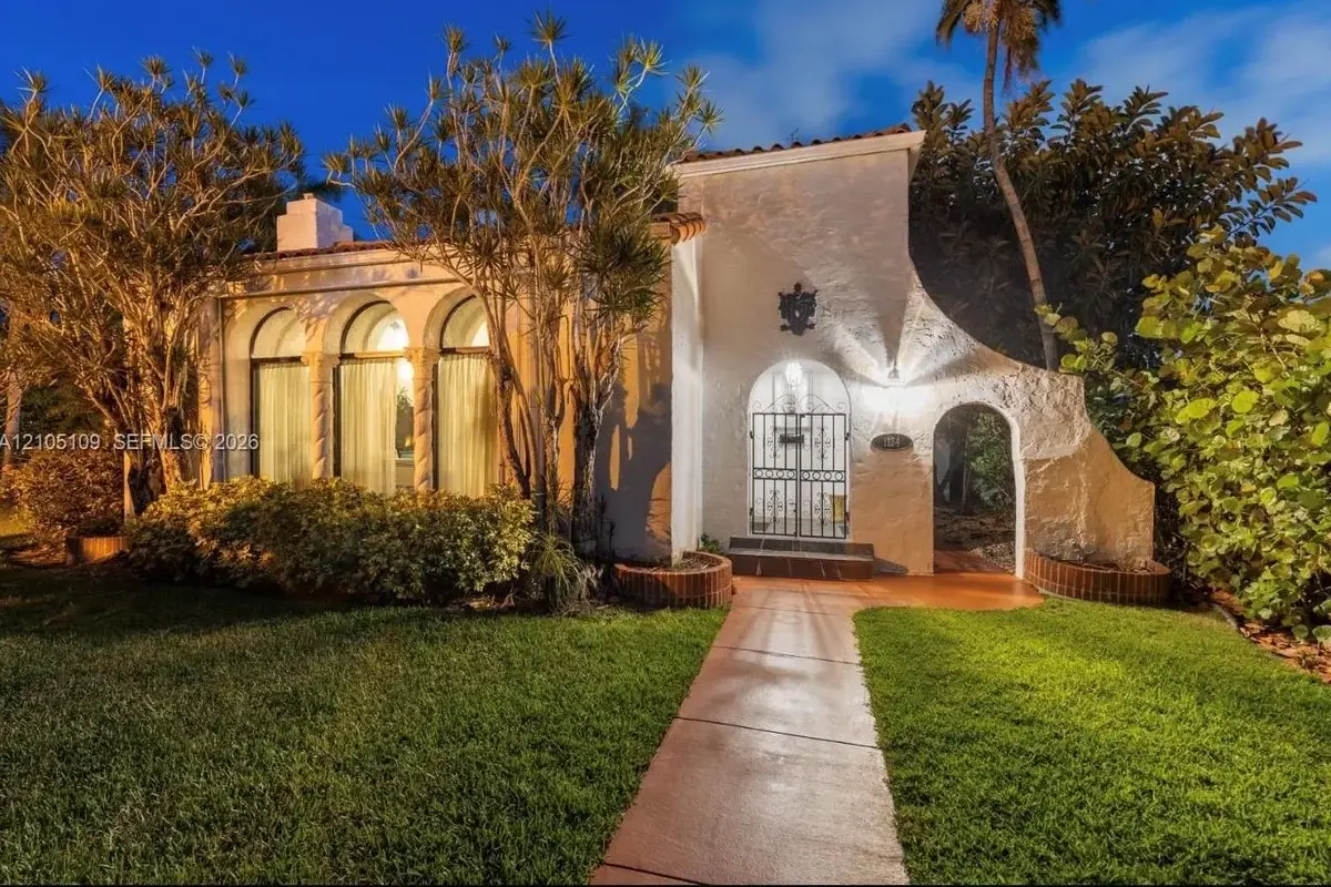 1134 Harrison St, Hollywood: photo 1 of 5