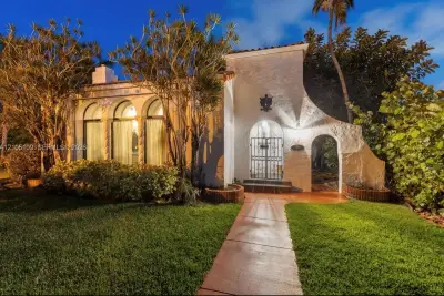 1134 Harrison St, Hollywood: photo 1 of 5
