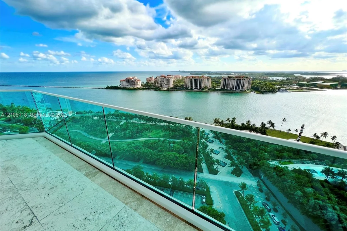 300 S Pointe Dr #2203, Miami Beach: photo 1 of 1