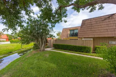 818 8th Ct, Palm Beach Gardens: photo 1 of 21